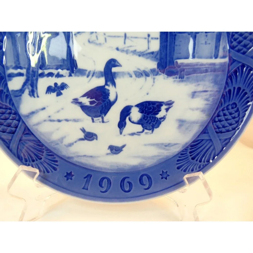 Royal Copenhagen 1969 Kai Lange Christmas Plate In the Old Farm Yard